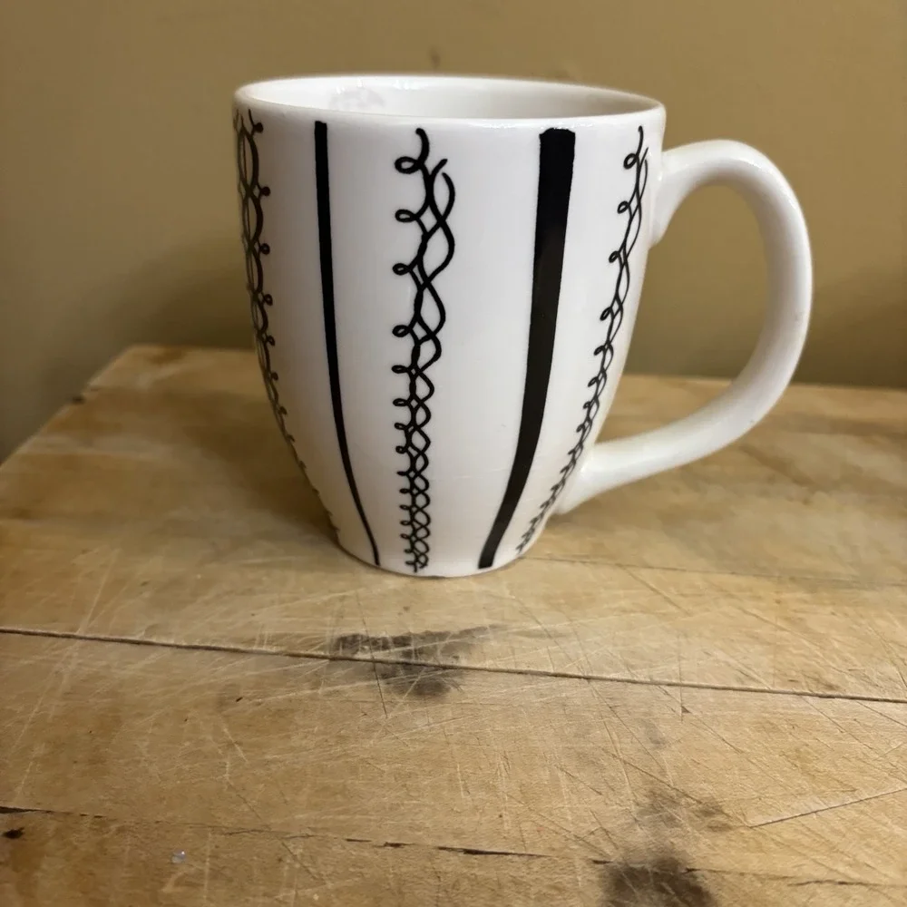Pottery Barn Set Of 2 Black White Coffee Cups Mugs Made in Brazil‎ Vintage - Picture 4 of 8